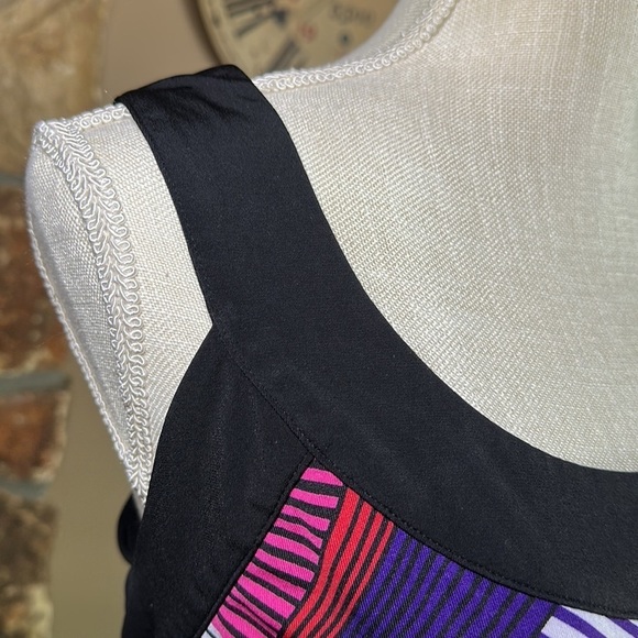 WOMEN’S Avenue Studio Geometric Sleeveless Top Size 18/20 Multi Colored - Picture 3 of 13